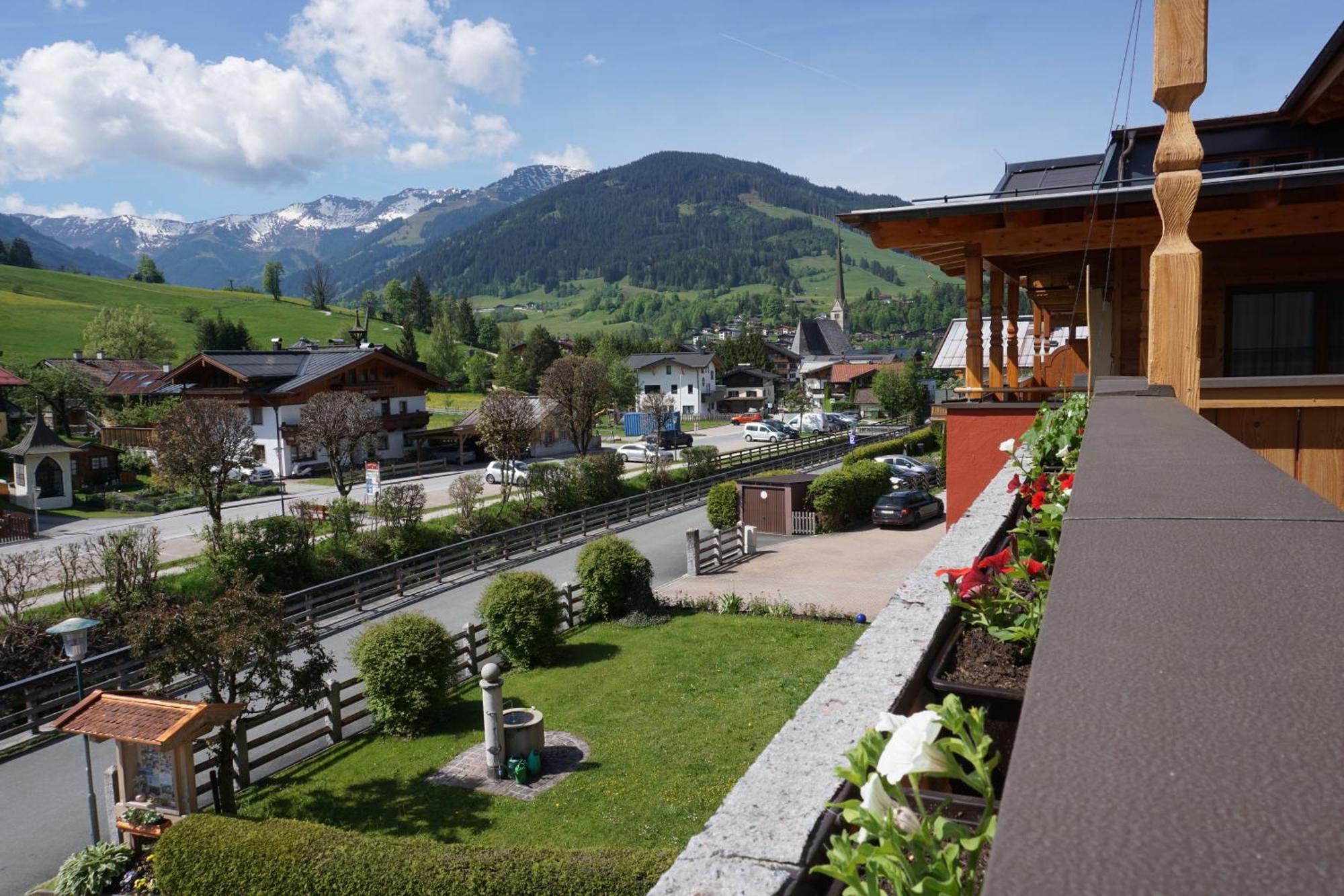 Pension & Appartements Anny Maria Alm am Steinernen Meer Esterno foto