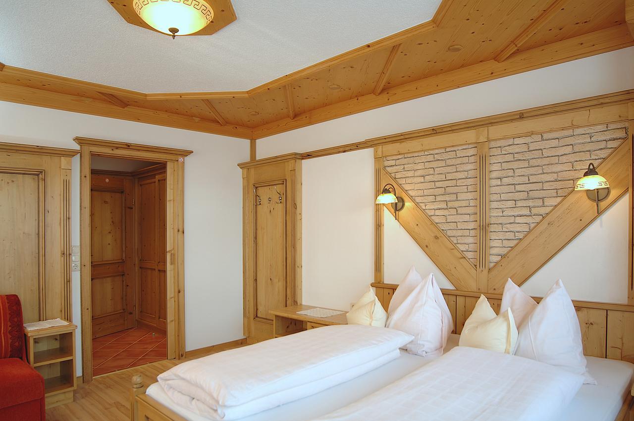 Pension & Appartements Anny Maria Alm am Steinernen Meer Esterno foto